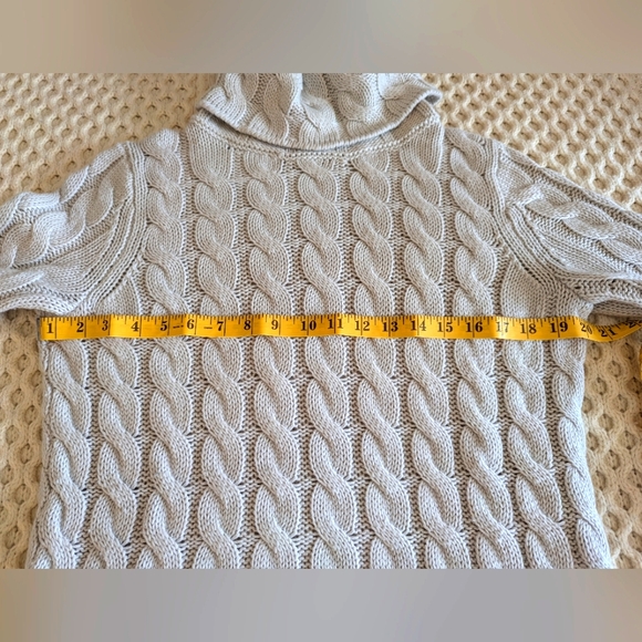 *BANANA REPUBLIC* Cable Knit Turtleneck Sweater Silver/Light Gray Sz Medium, EUC - Picture 5 of 6